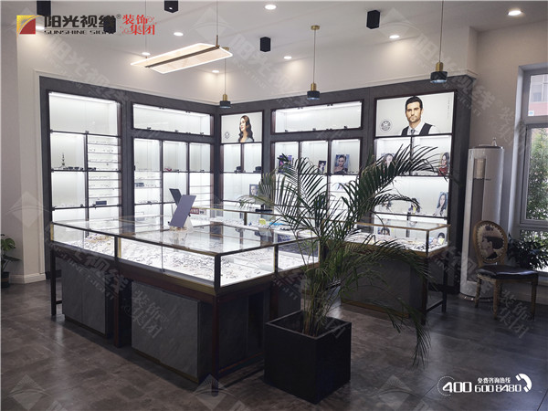 眼鏡店選址：不同位置的眼鏡店優(yōu)缺點(diǎn)有哪些？